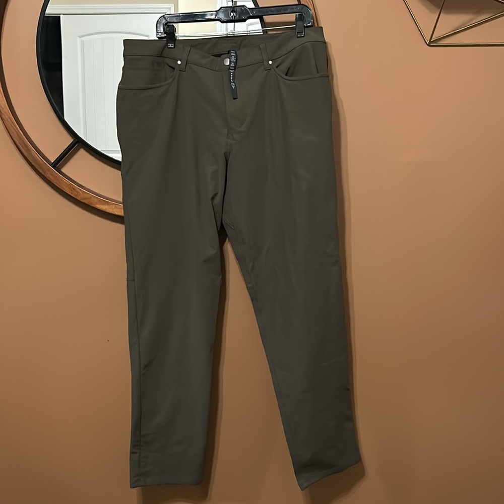 Lululemon ABC Slim-Fit Pant in Army Green Men's Size 36